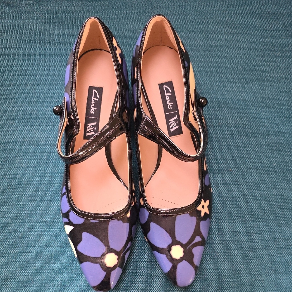 Clarks Swixties Mary Janes with Blue and Cream Floral Accents Size 7